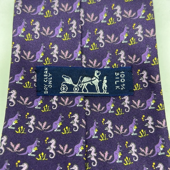 Hermes Mens Purple tie. Kangaroos and Sea horses pattern. Very nice. - Picture 2 of 3